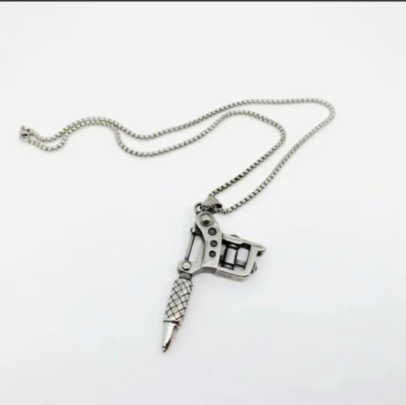 Tattoos gun pendant necklace - Picture 2 of 5
